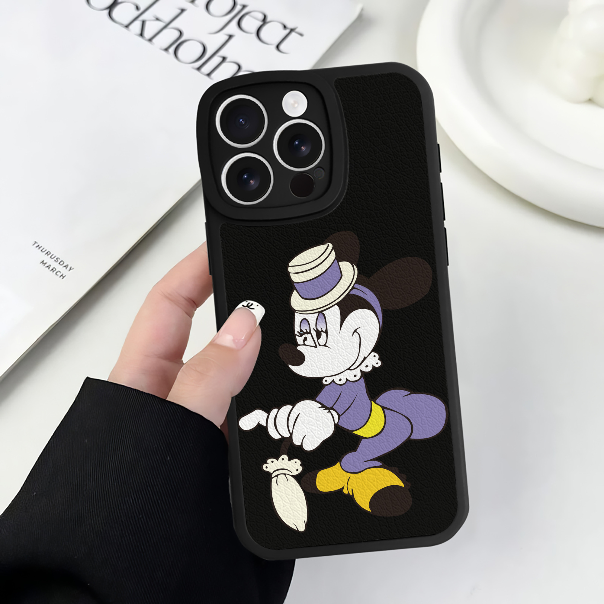 （画像用） ミッキーマウス Mickey Mouse 【iPhone 16シリーズ対応】シリコンスマホケース（レザー調） 材質：シリコン